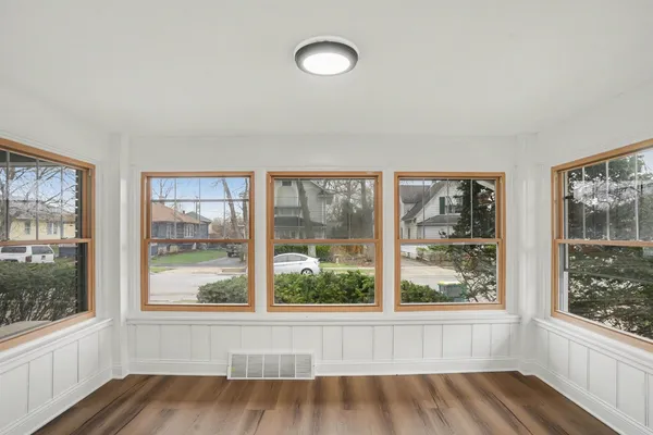 $289,900 | 811 Kelly Avenue, Joliet, IL 60435