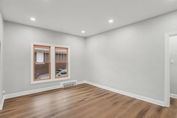 $289,900 | 811 Kelly Avenue, Joliet, IL 60435