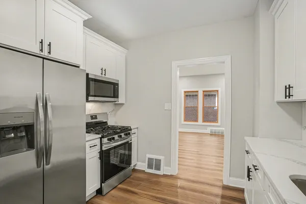 $289,900 | 811 Kelly Avenue, Joliet, IL 60435