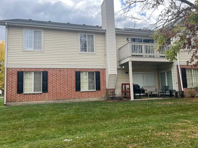 $320,000 | 1389 East Evergreen Drive, Unit 8, Palatine, IL 60074