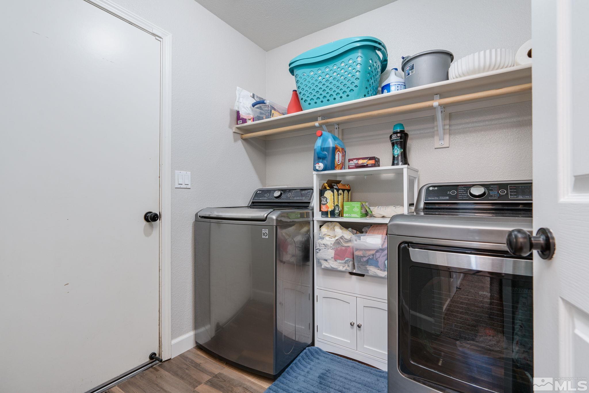 18198 Pin Oak Court Reno, NV 89508 - Photo 17 of 39 a kitchen with stainless steel appliances granite countertop a refrigerator and a stove