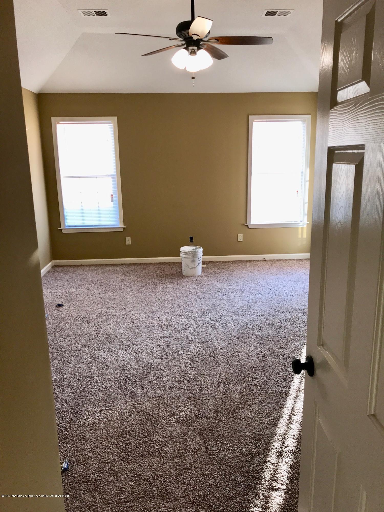 7654 Meadow Ridge Lane Olive Branch, MS 38654 - Photo 12 of 20 Master entry