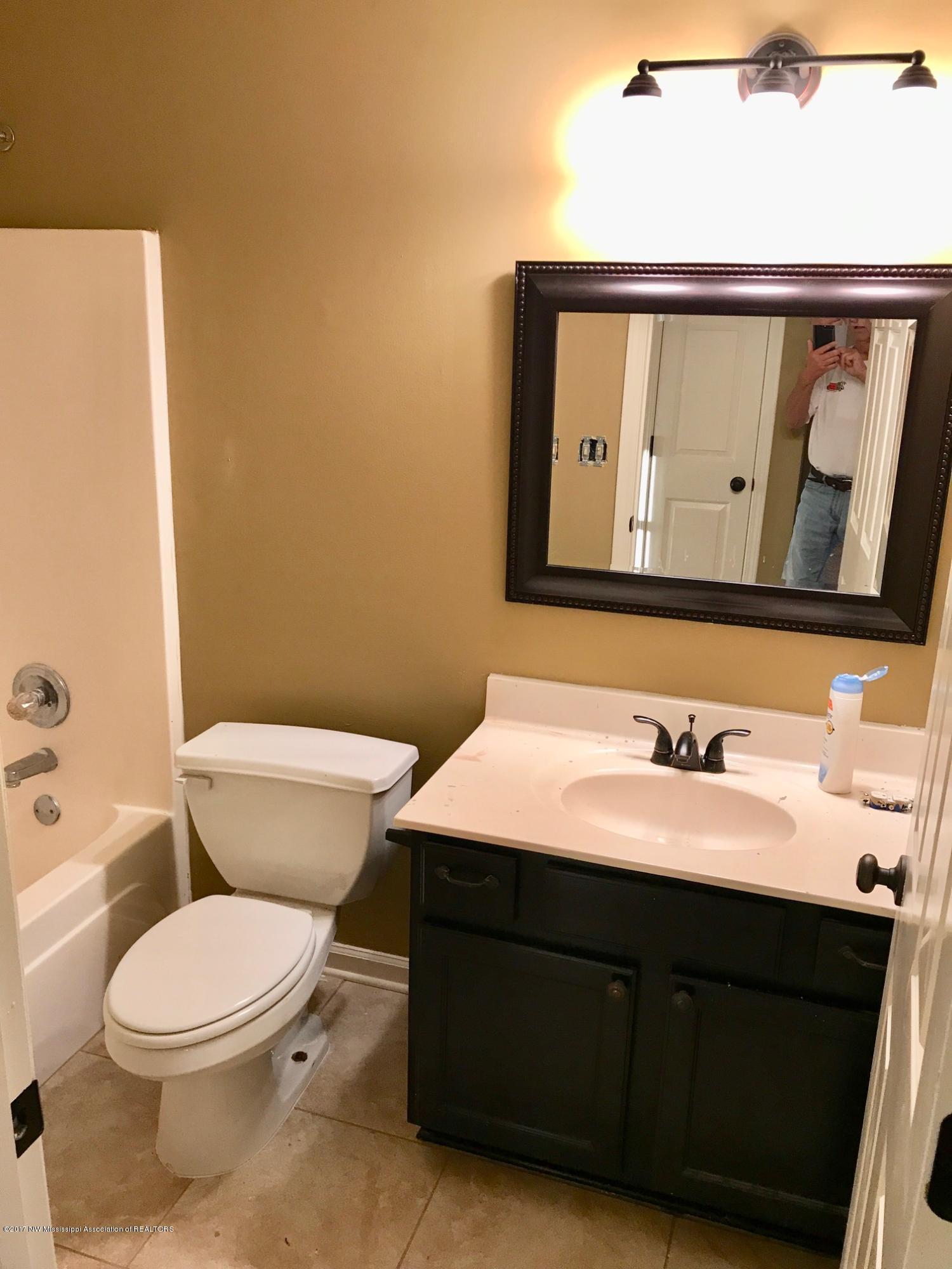 7654 Meadow Ridge Lane Olive Branch, MS 38654 - Photo 18 of 20 Second Bath