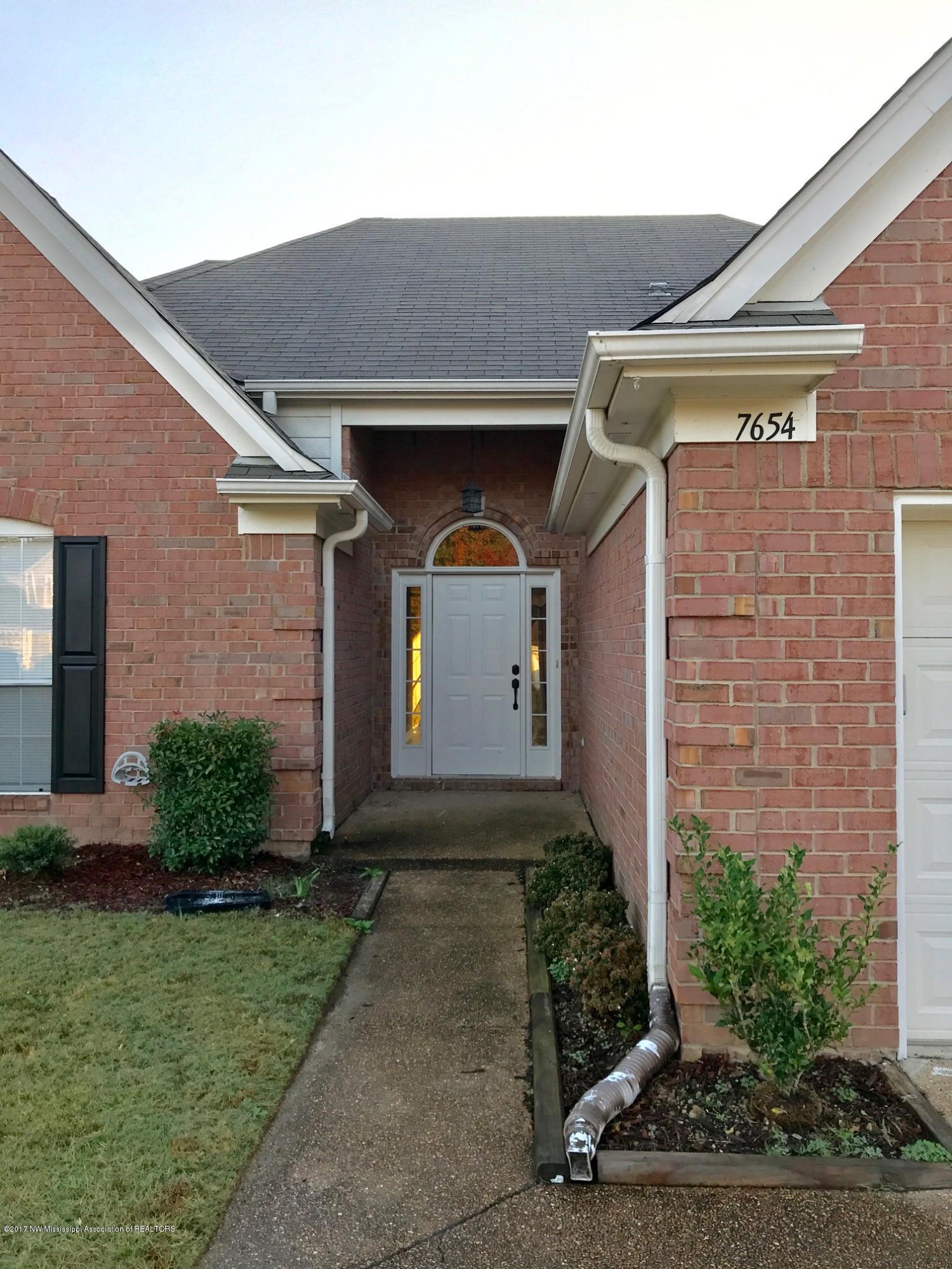 7654 Meadow Ridge Lane Olive Branch, MS 38654 - Photo 2 of 20 View of Front entru