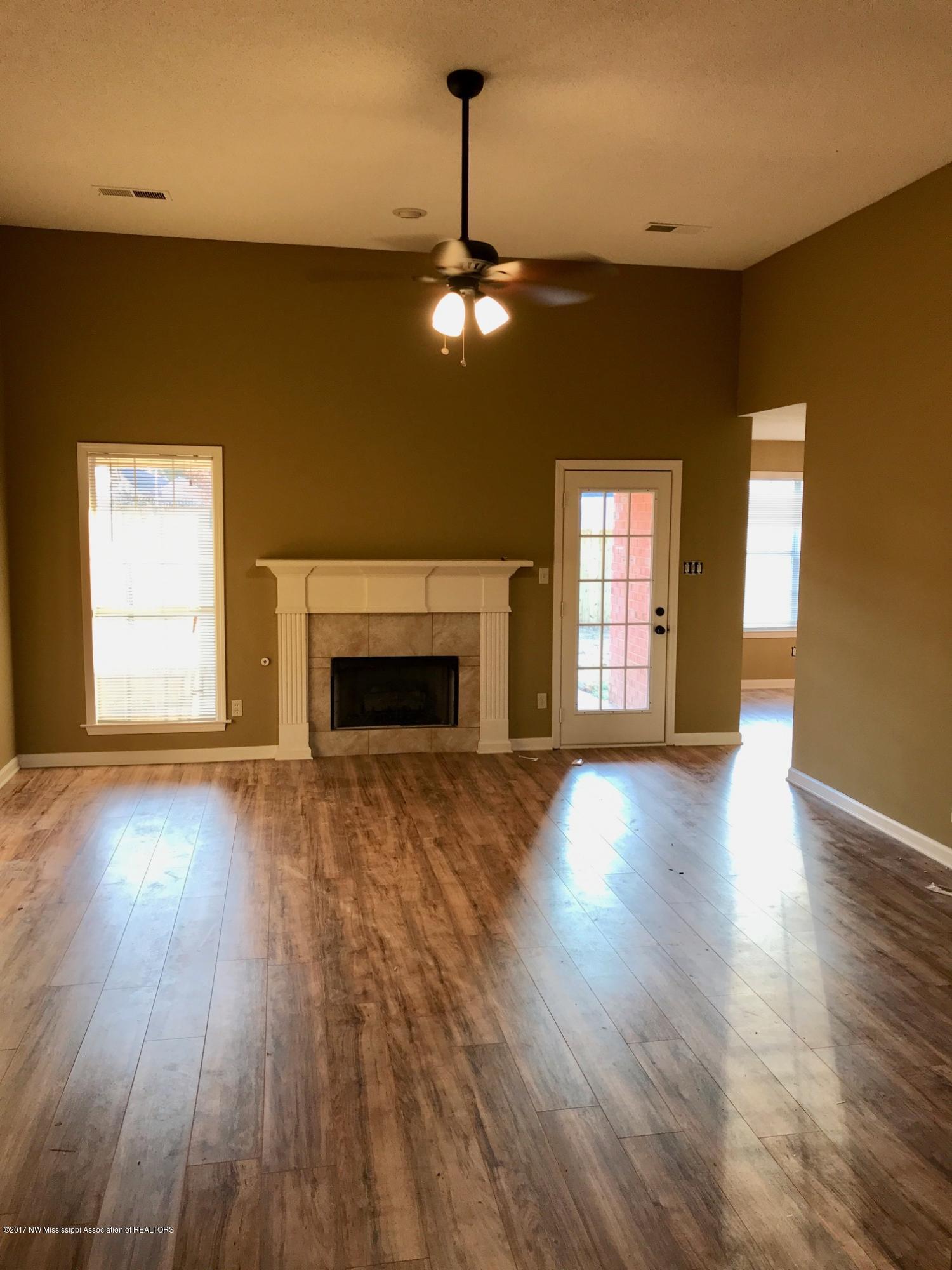 7654 Meadow Ridge Lane Olive Branch, MS 38654 - Photo 4 of 20 Family Room