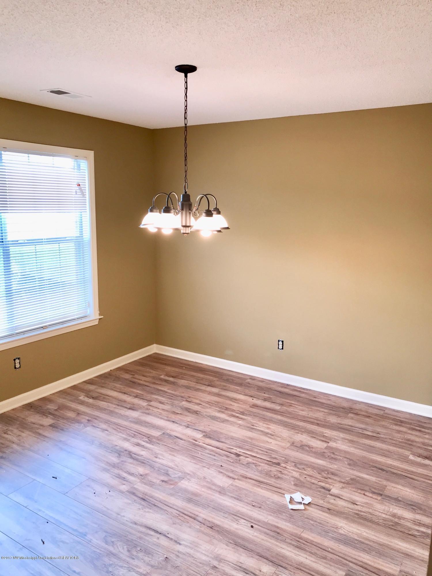 7654 Meadow Ridge Lane Olive Branch, MS 38654 - Photo 10 of 20 Dining Room