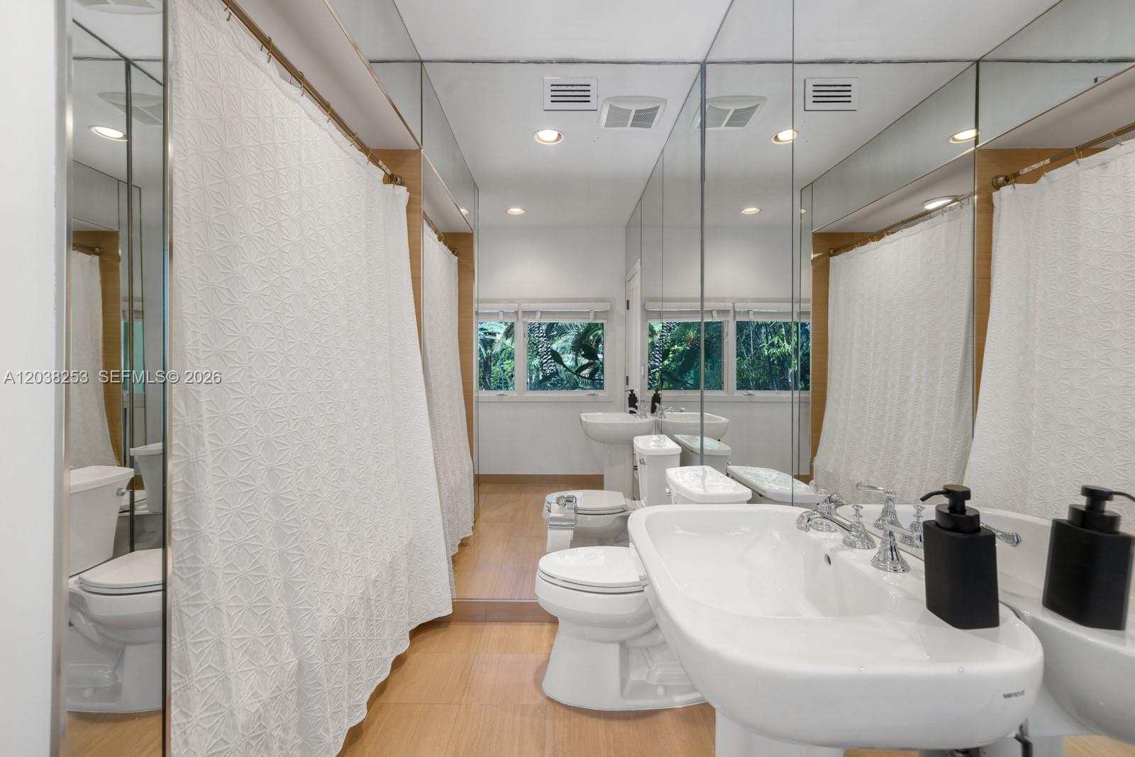 6500 North Bay Road Miami Beach, FL 33140 - Photo 30 of 41