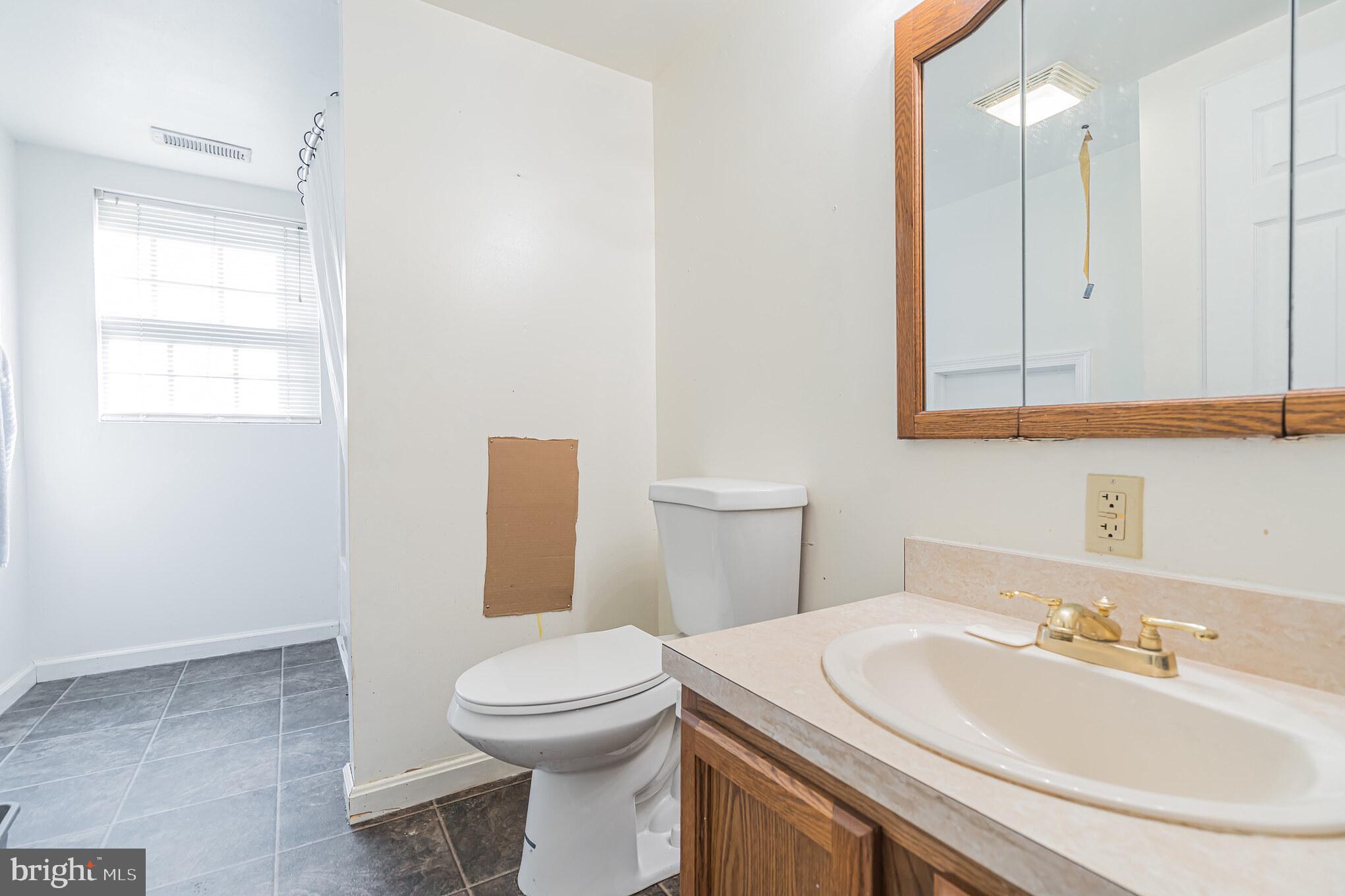 8281 Solomons Island Road Owings, MD 20736 - Photo 14 of 44 Upper level