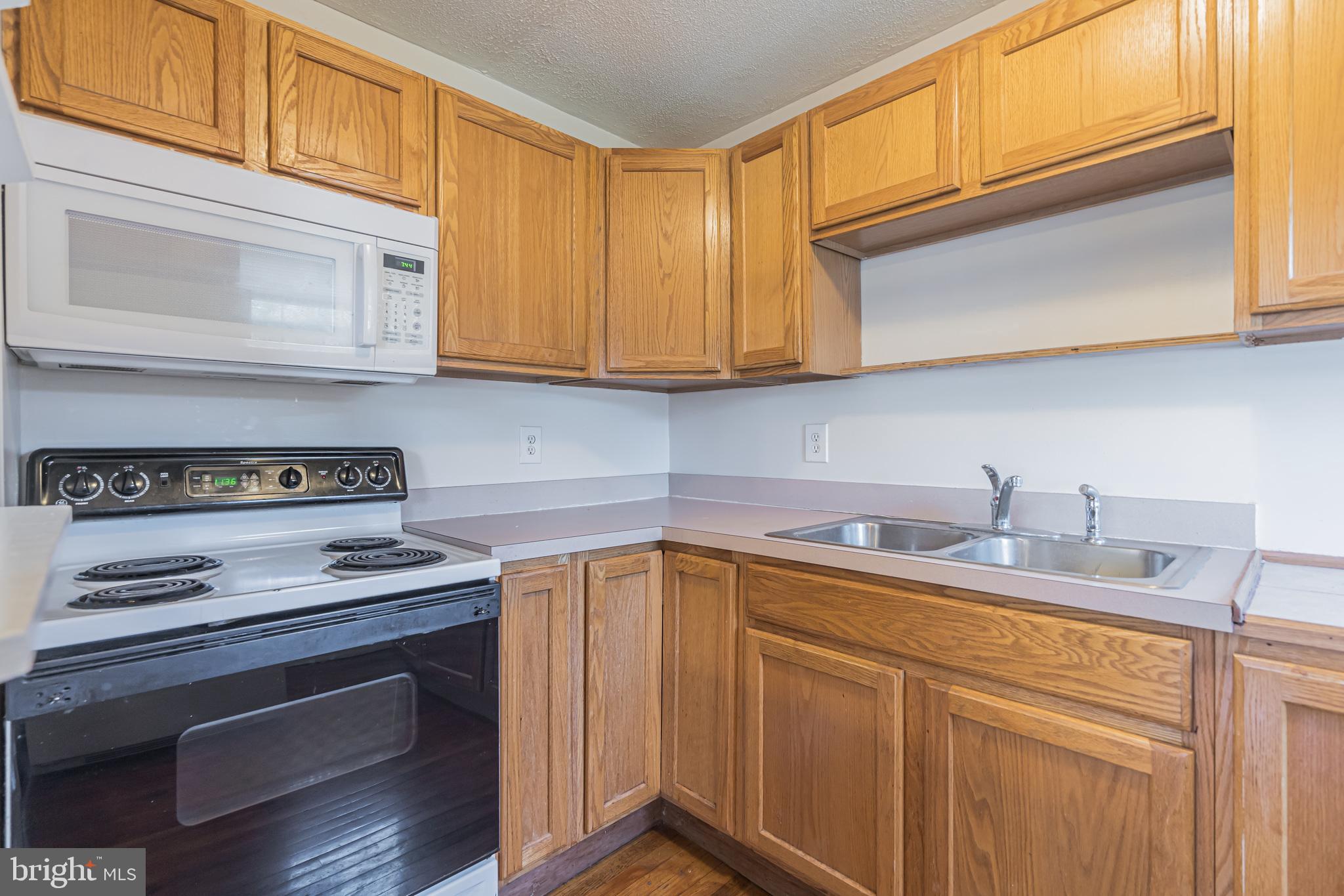 8281 Solomons Island Road Owings, MD 20736 - Photo 38 of 44 Main level front kitchen