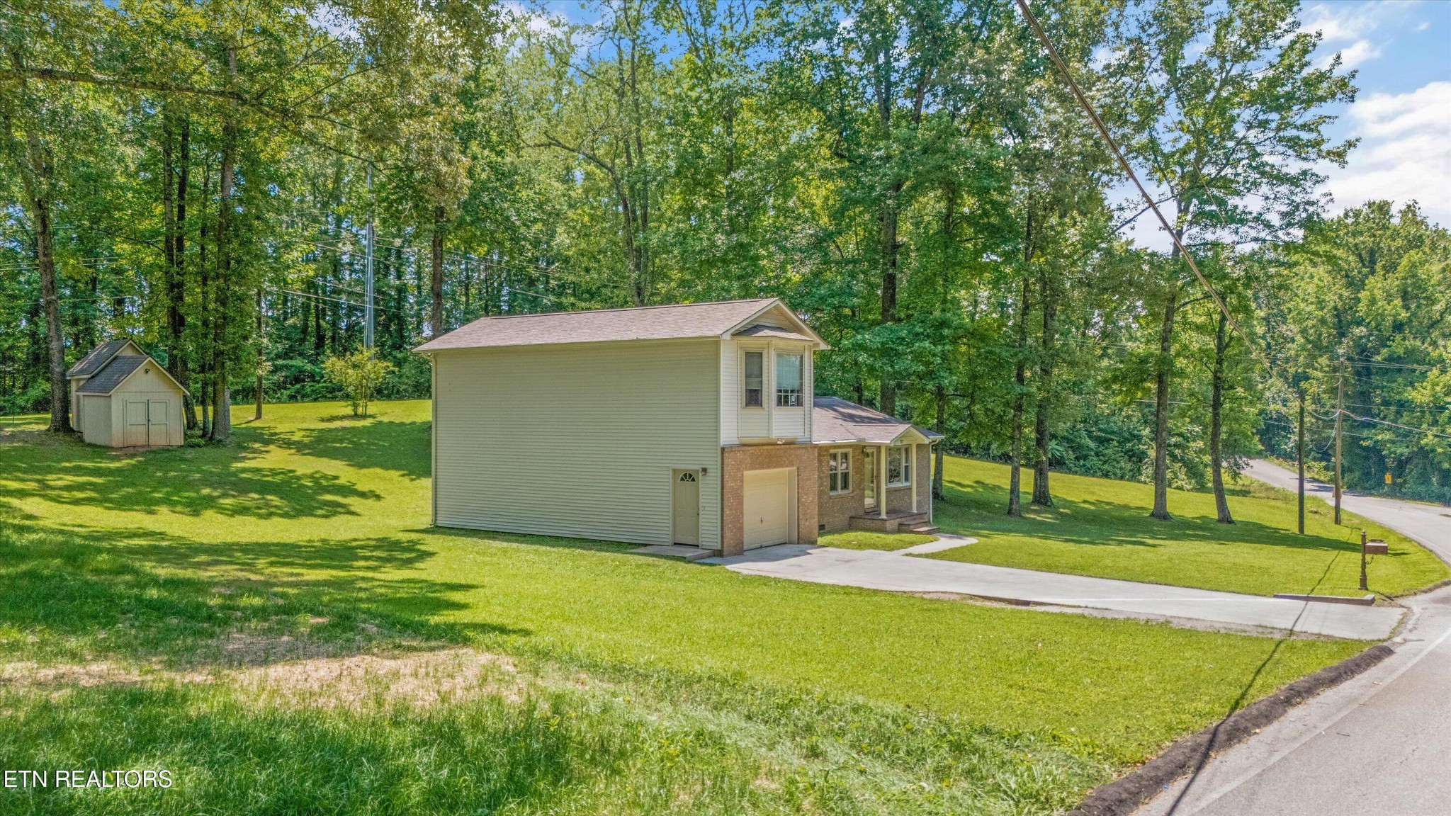 717 Renfro Road Harriman, TN 37748 - Photo 3 of 43 Gallery Image 3