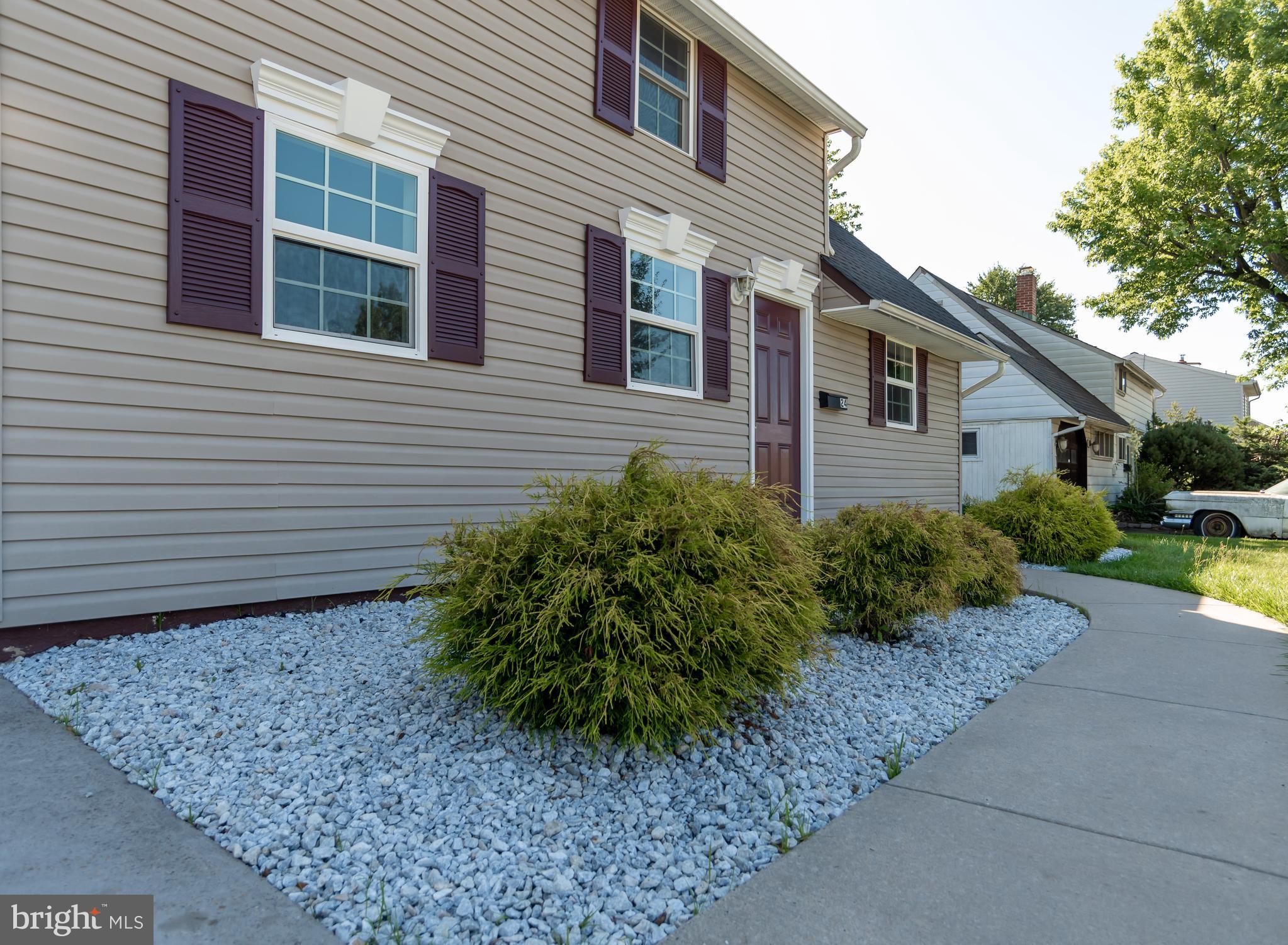 24 Greenbriar Road Levittown, PA 19057 - Photo 2 of 42