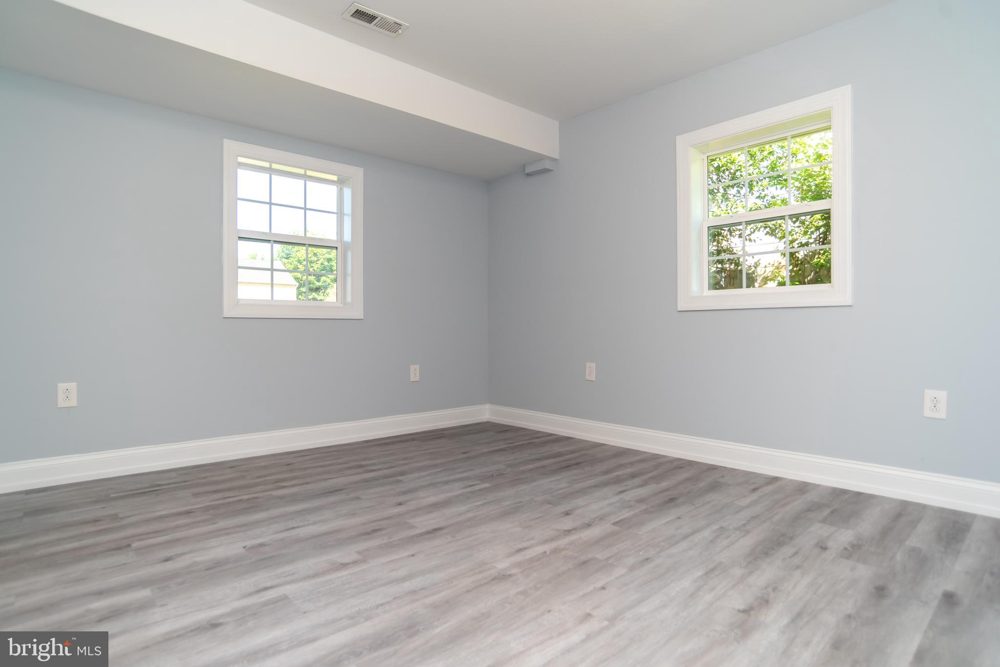 24 Greenbriar Road Levittown, PA 19057 - Photo 19 of 42