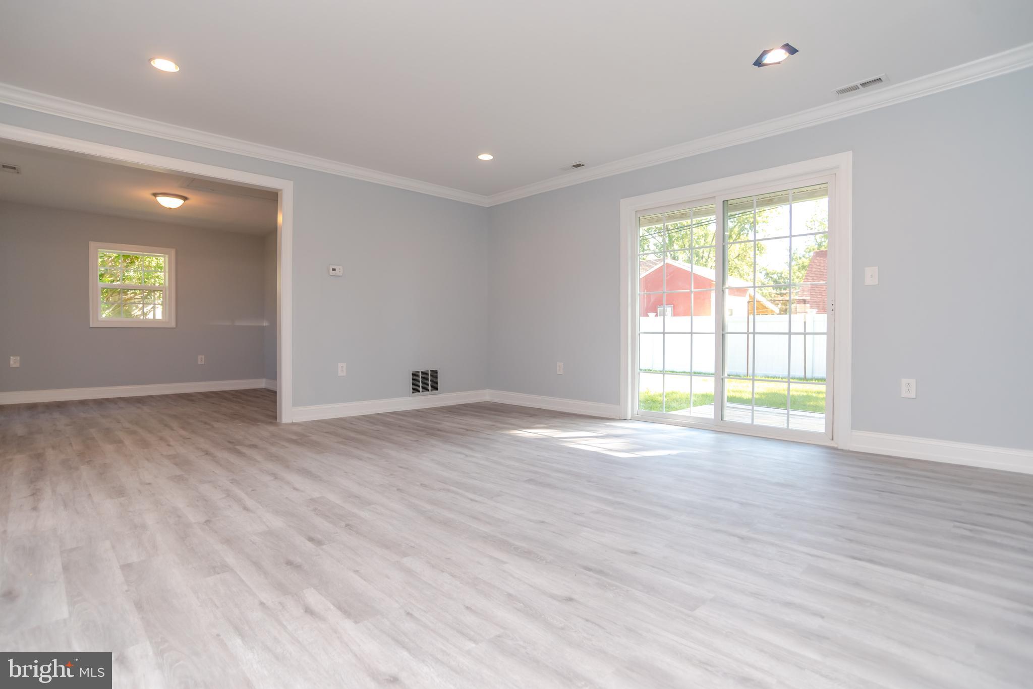 24 Greenbriar Road Levittown, PA 19057 - Photo 4 of 42