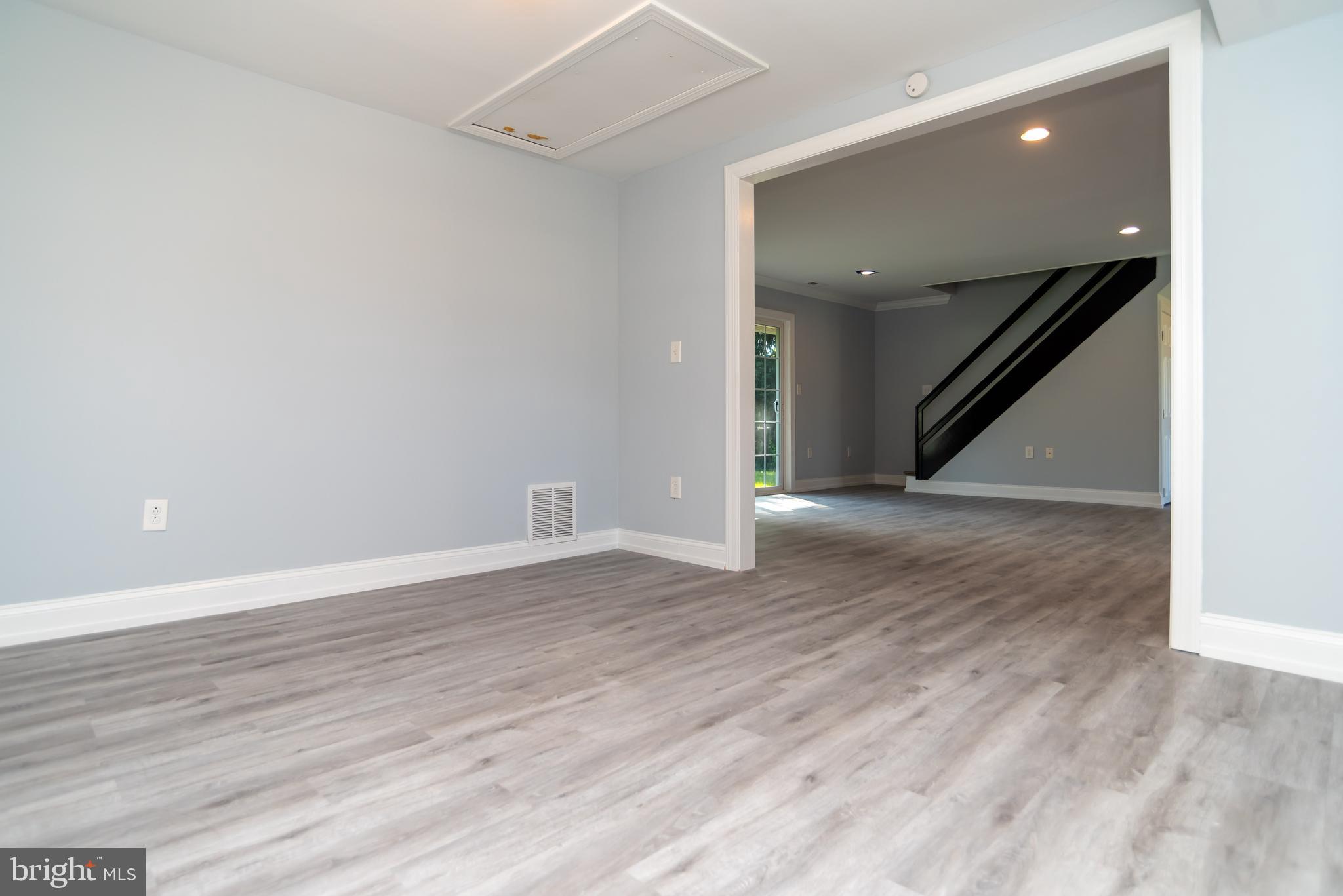 24 Greenbriar Road Levittown, PA 19057 - Photo 8 of 42