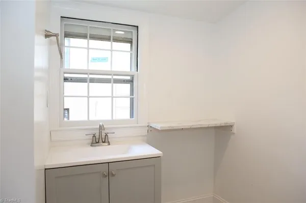 $995 | 201 Tate Street, Unit E, Greensboro, NC 27403