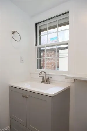 $995 | 201 Tate Street, Unit E, Greensboro, NC 27403