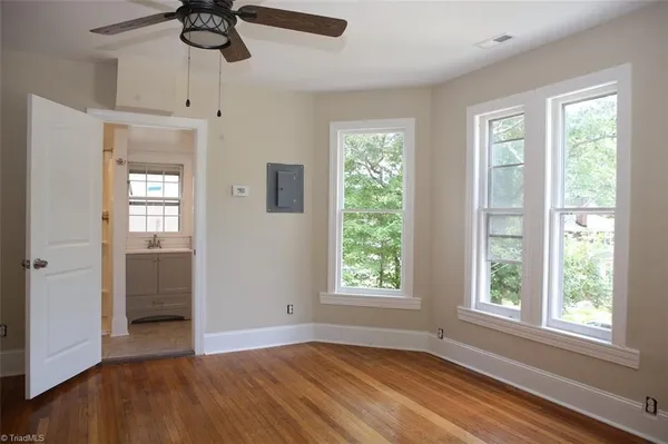 $995 | 201 Tate Street, Unit E, Greensboro, NC 27403