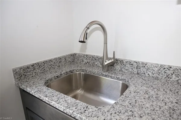 $995 | 201 Tate Street, Unit E, Greensboro, NC 27403