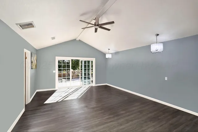 $449,900 | 620 North Main Street, Stratford, TX 79084