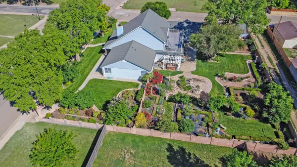 $449,900 | 620 North Main Street, Stratford, TX 79084