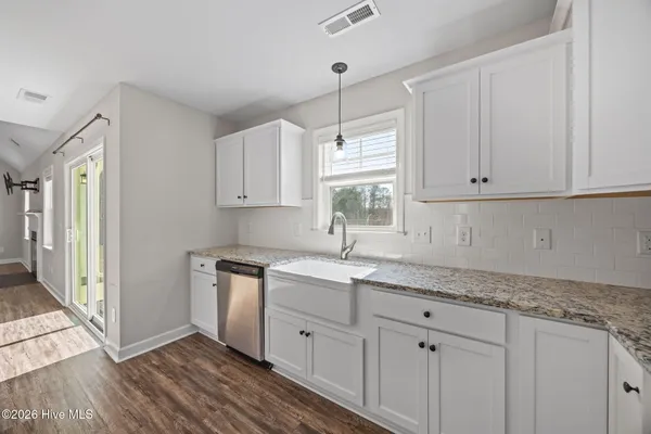 $2,250 | 704 Peyton's Lake Lane, Hubert, NC 28539