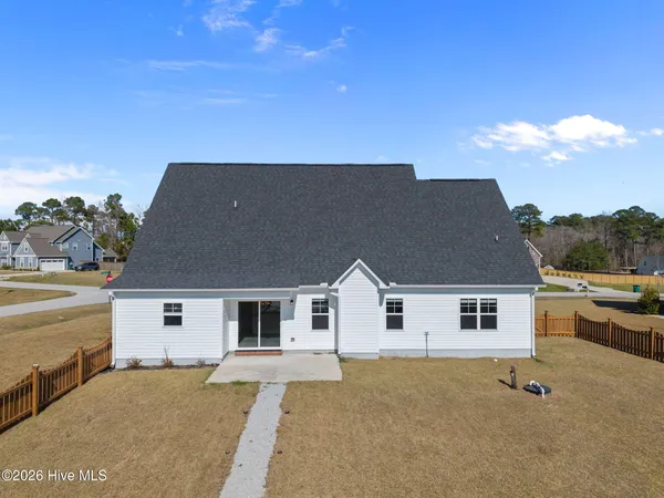 $2,250 | 704 Peyton's Lake Lane, Hubert, NC 28539