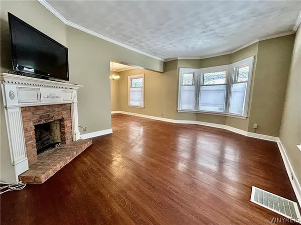 $2,650 | 38 Oakland Place, Unit FRONT, Buffalo, NY 14222