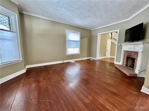 $2,650 | 38 Oakland Place, Unit FRONT, Buffalo, NY 14222