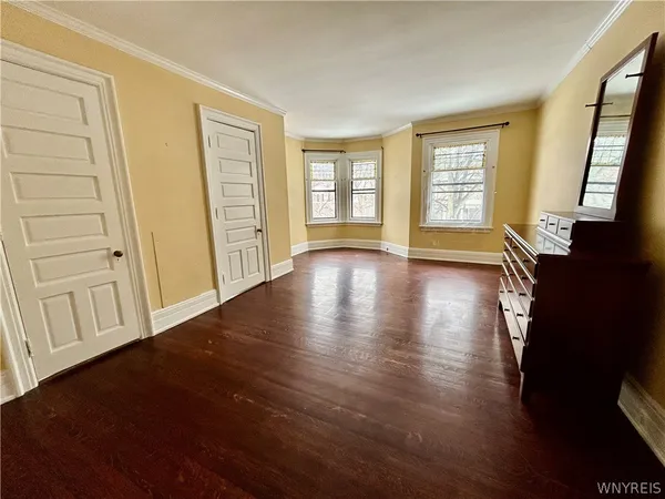 $2,650 | 38 Oakland Place, Unit FRONT, Buffalo, NY 14222