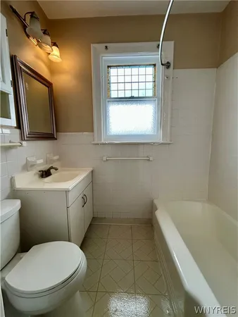 $2,650 | 38 Oakland Place, Unit FRONT, Buffalo, NY 14222