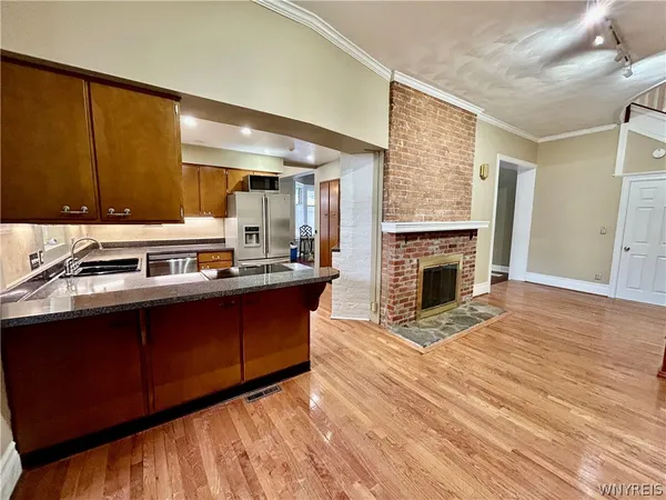 $2,650 | 38 Oakland Place, Unit FRONT, Buffalo, NY 14222