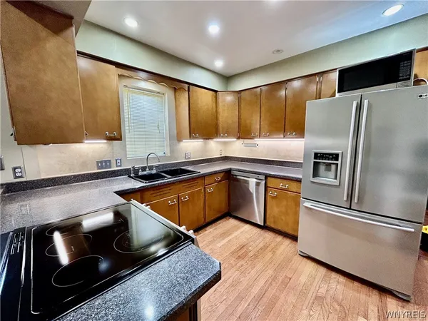 $2,650 | 38 Oakland Place, Unit FRONT, Buffalo, NY 14222