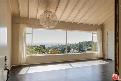 $1,550,000 | 3200 Deronda Drive, Los Angeles, CA 90068