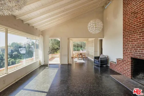 $1,550,000 | 3200 Deronda Drive, Los Angeles, CA 90068