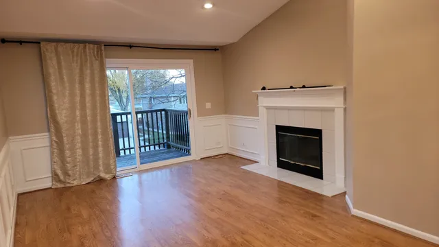 $3,000 | 2765 South Cedar Glen Drive, Arlington Heights, IL 60005