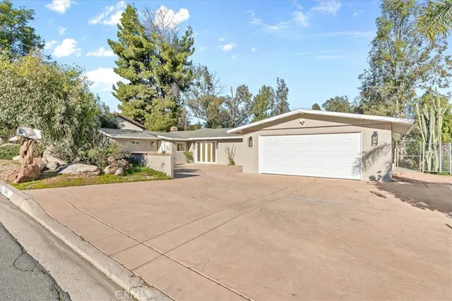 $858,000 | 5940 Ave Juan Bautista, Jurupa Valley, CA 92509