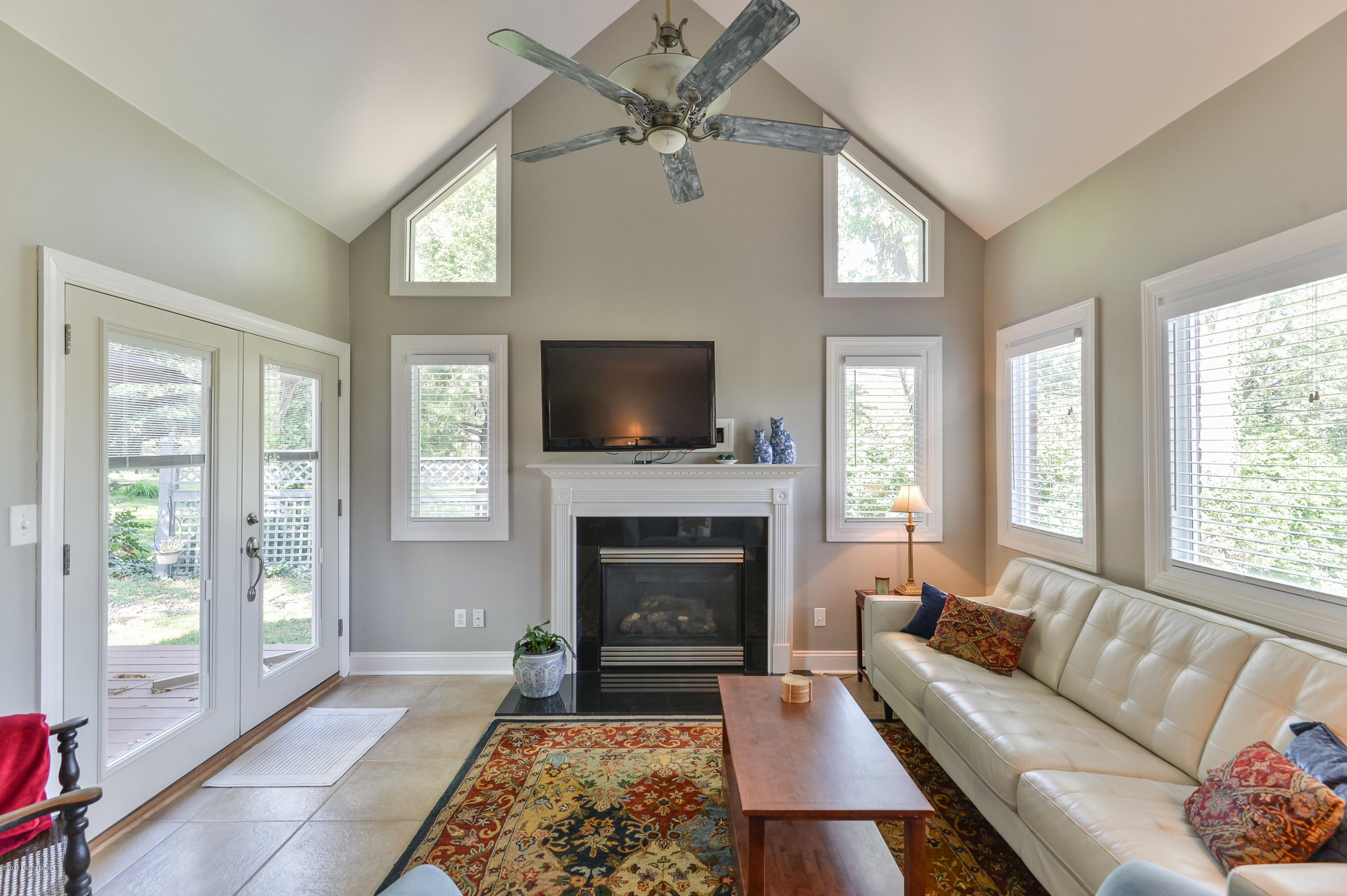 21 Denham Road Louisville, KY 40205 - Photo 17 of 36 023 LSIR 20181009 2357