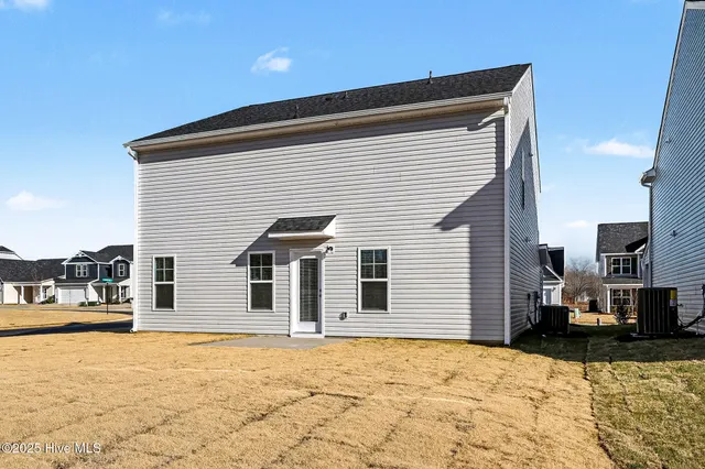 $324,950 | 12 East Emily Gardens Drive, Selma, NC 27576