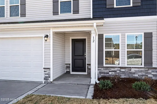 $324,950 | 12 East Emily Gardens Drive, Selma, NC 27576