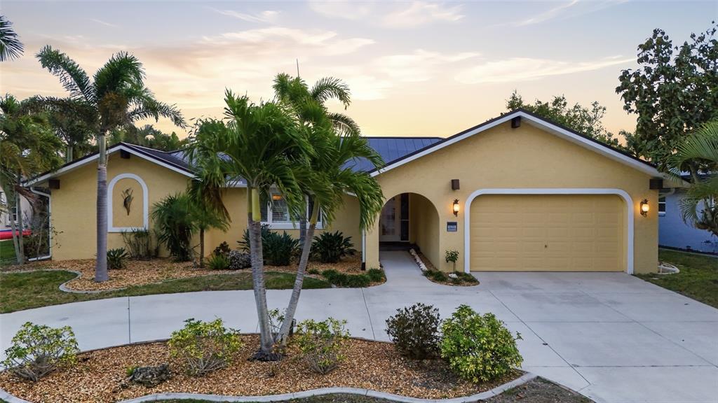 825 Vía Formia Punta Gorda, FL 33950 - Photo 2 of 78