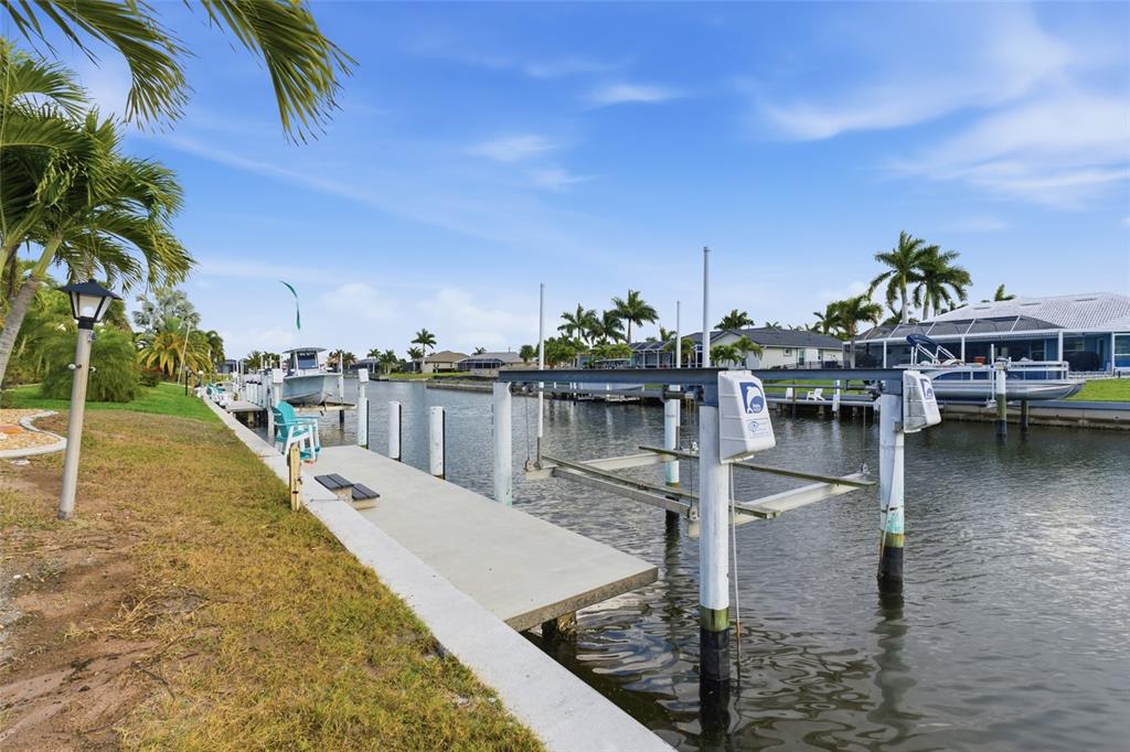 825 Vía Formia Punta Gorda, FL 33950 - Photo 3 of 78