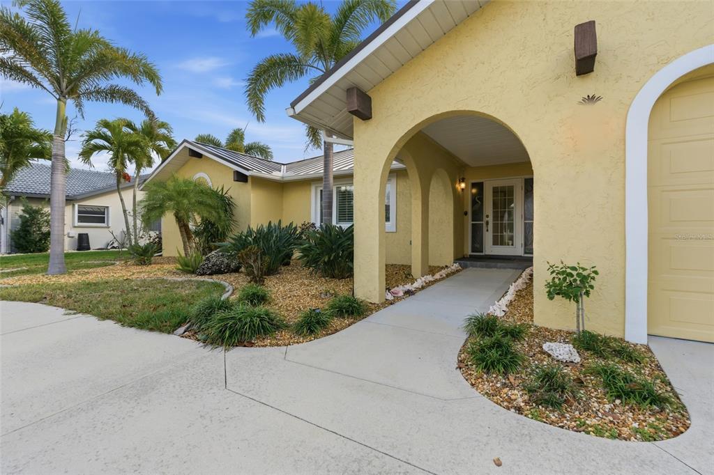 825 Vía Formia Punta Gorda, FL 33950 - Photo 9 of 78