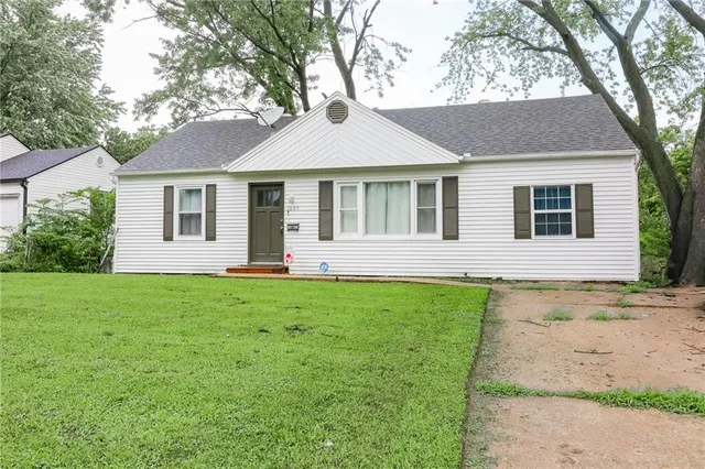$202,500 | 1007 Vest Drive, Warrensburg, MO 64093