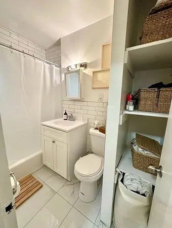 $3,450 | 886 10th Avenue, Unit 5D | Hell's Kitchen