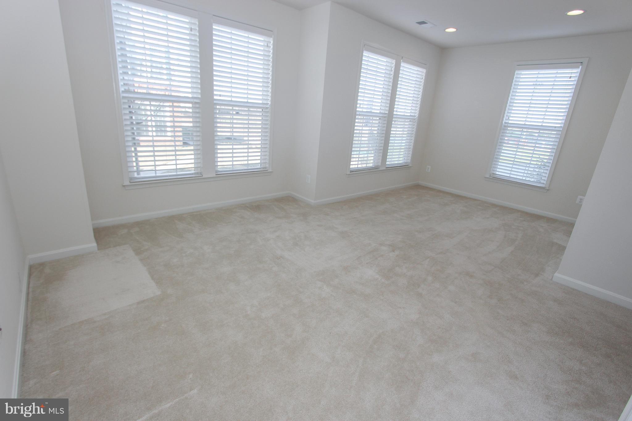 22629 Hawkbill Square Ashburn, VA 20148 - Photo 29 of 30 an empty room with windows