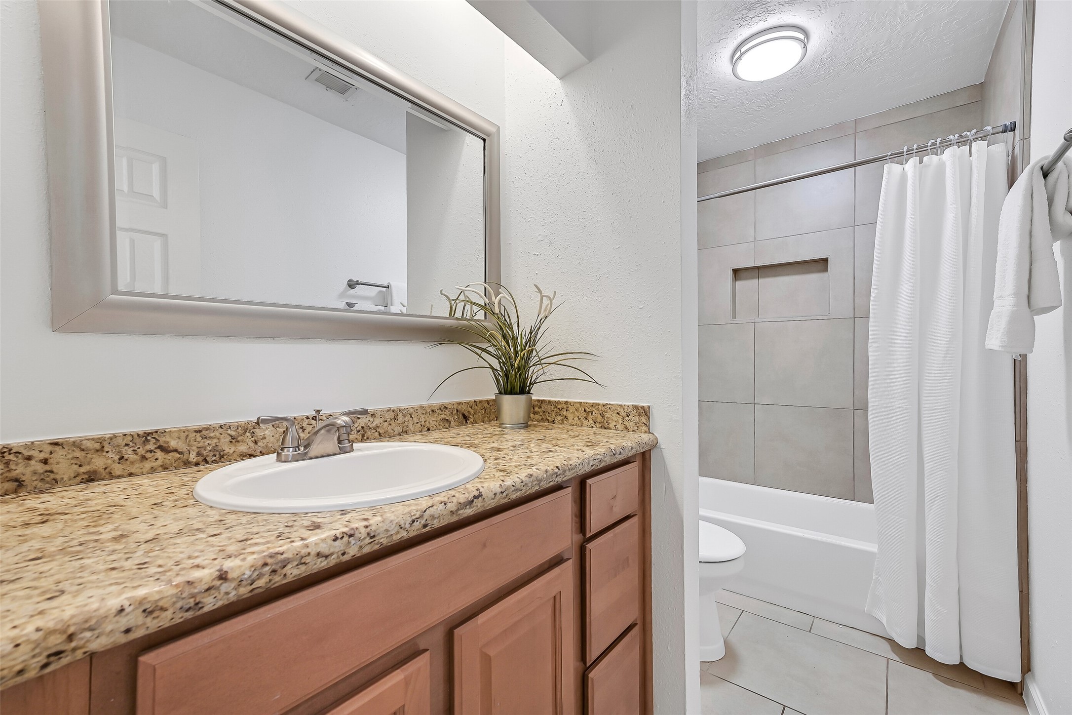 2414 Heather Ridge Court Webster, TX 77598 - Photo 5 of 25