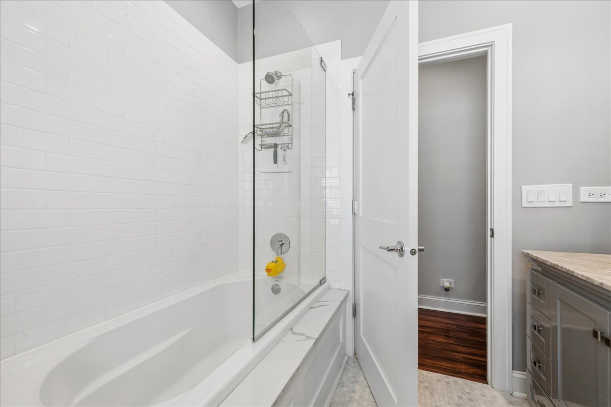 3739 North Ridgeway Avenue Chicago, IL 60618 - Photo 19 of 34