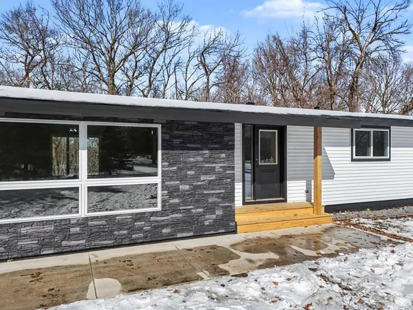 $395,000 | 454 Country View Lane, Le Sueur, MN 56058