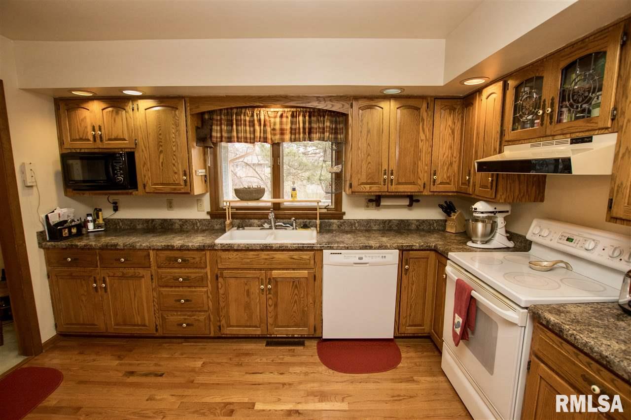 1001 Kingsbury Road Washington, IL 61571 - Photo 12 of 35 Gallery Image 12
