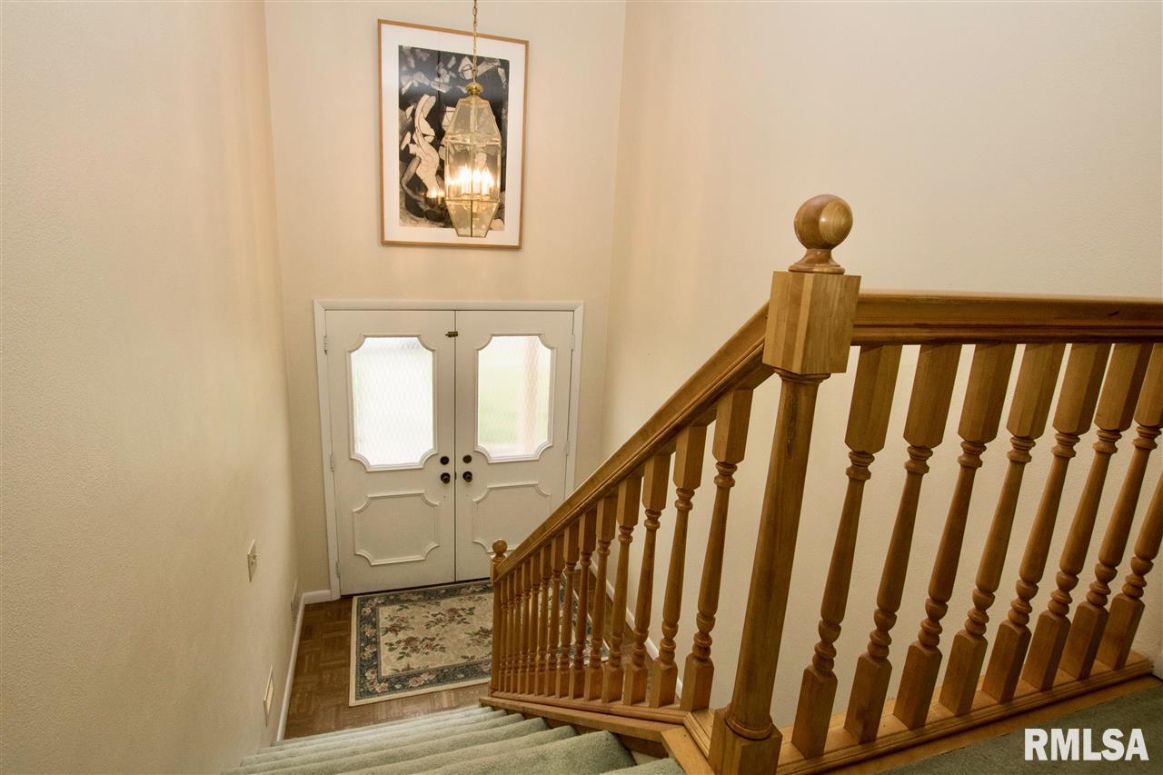 1001 Kingsbury Road Washington, IL 61571 - Photo 3 of 35 Gallery Image 3